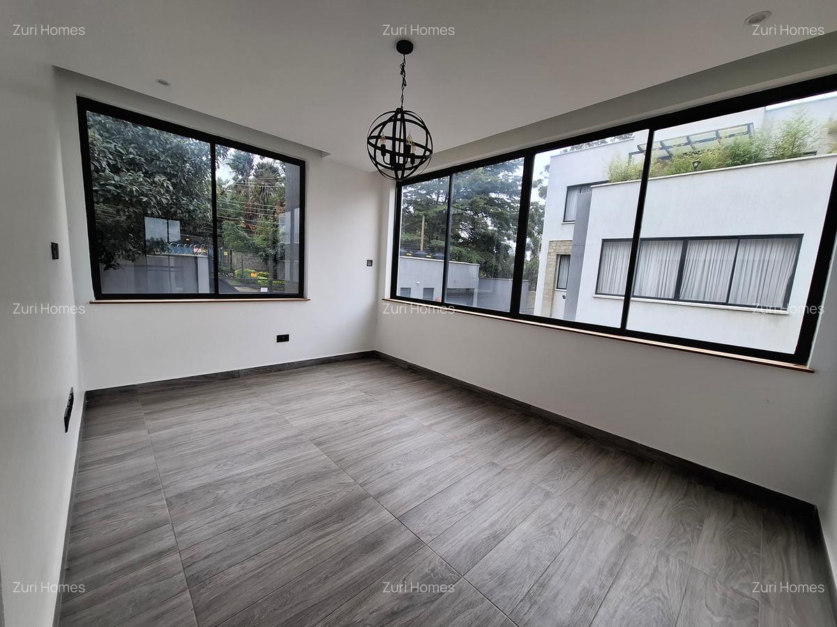 5 Bed Townhouse with En Suite in Lavington - 10