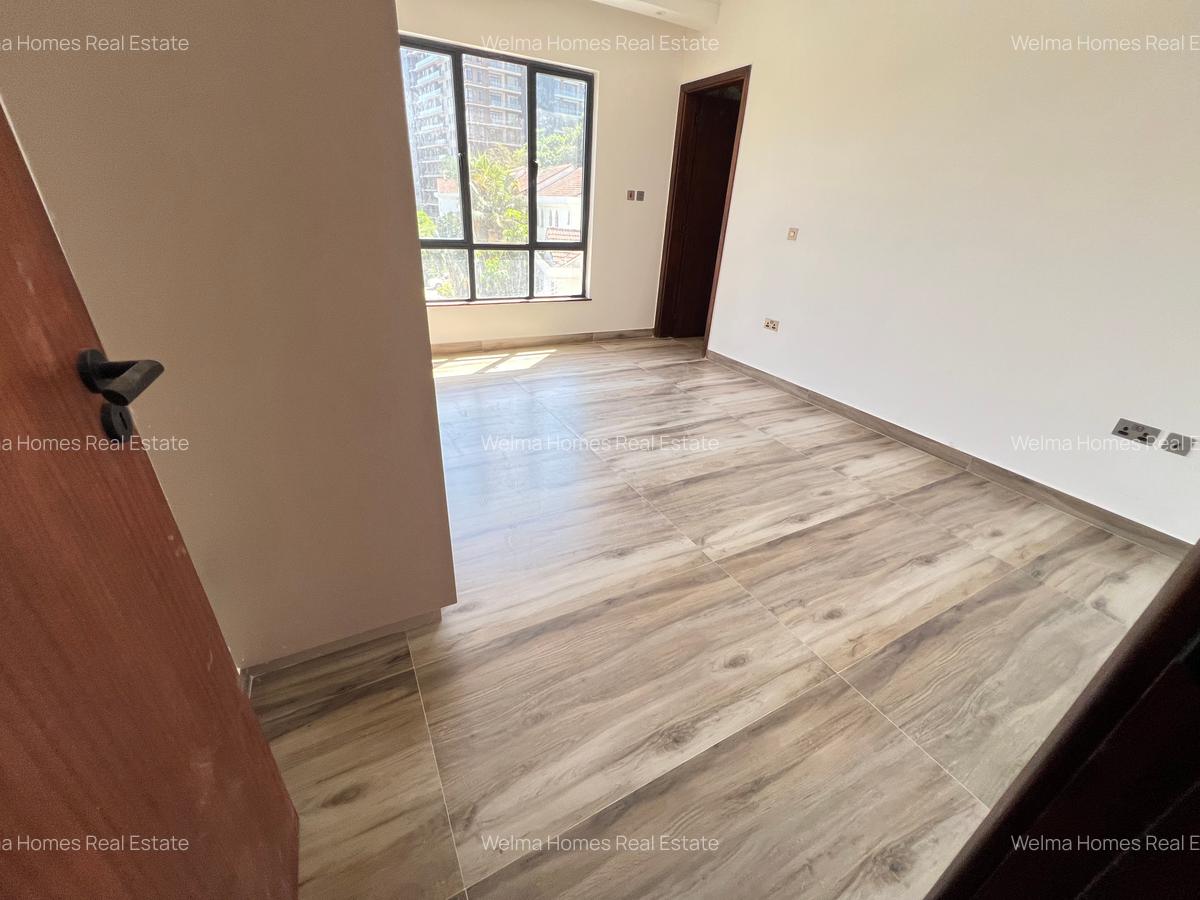 2 Bed Apartment with En Suite at Brookside - 7