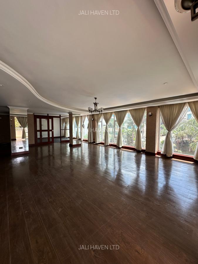 4 Bed Apartment with En Suite in Riverside - 4