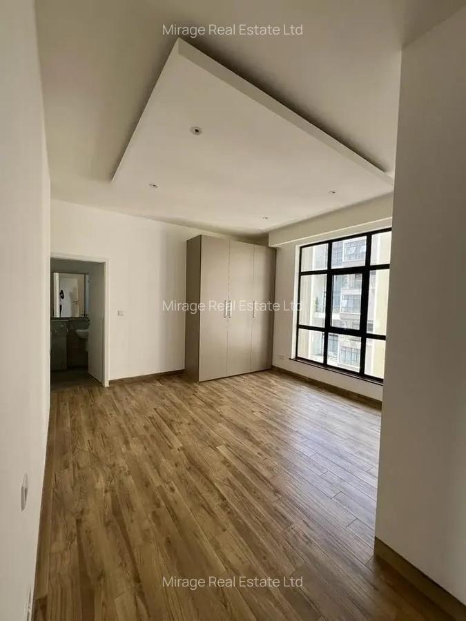 4 Bed Apartment with En Suite in Riverside - 15