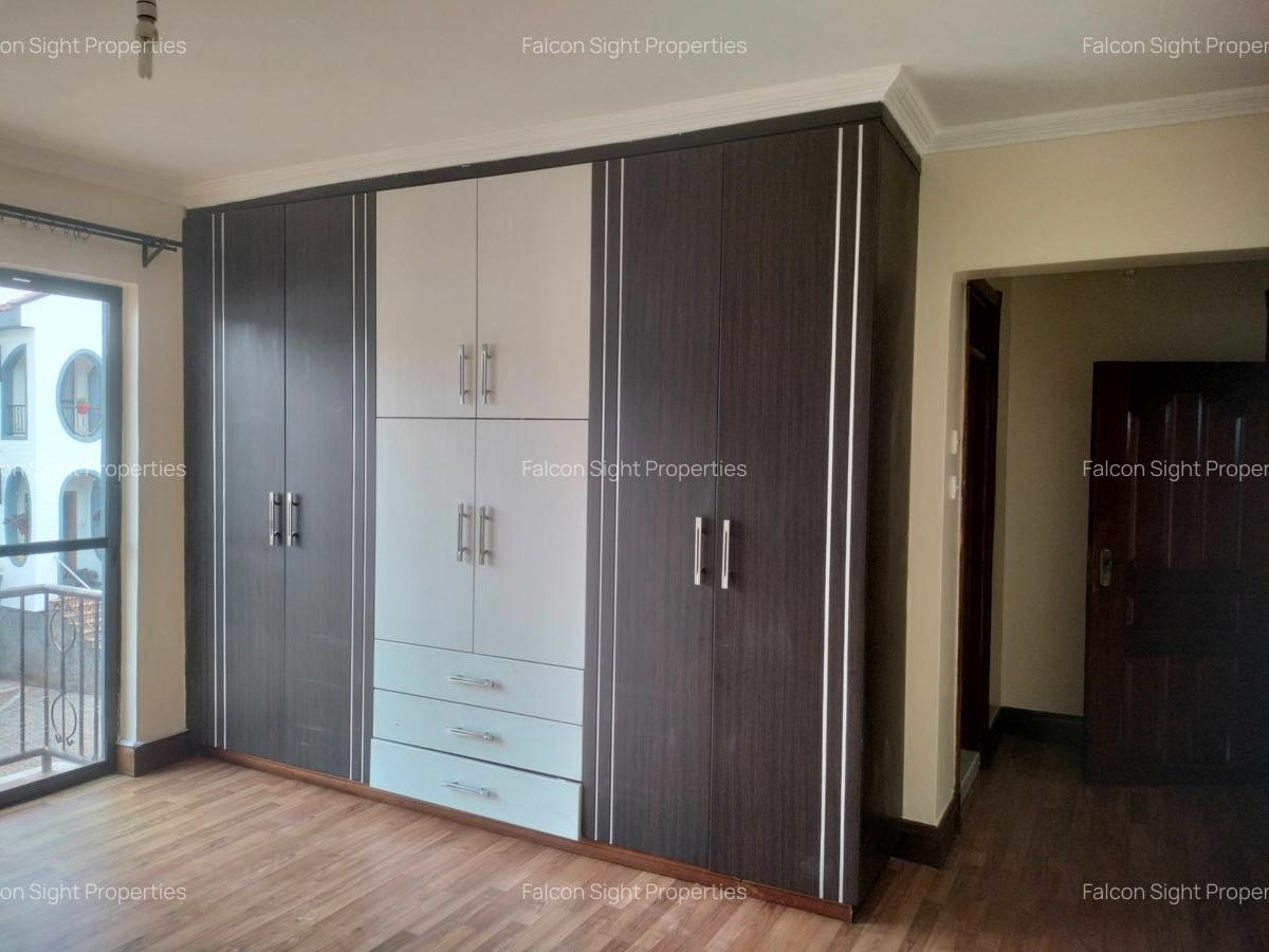 5 Bed Townhouse with Swimming Pool in Spring Valley - 15