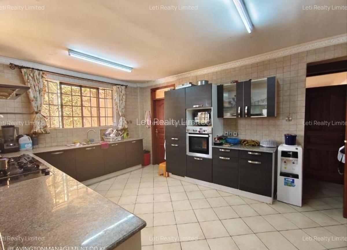 5 Bed Townhouse with En Suite in Lavington - 8
