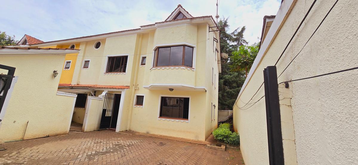 4 Bed Townhouse with En Suite at James Gichuru - 5