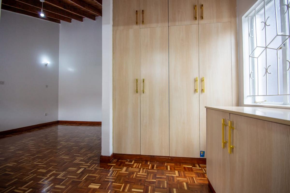 4 Bed Townhouse with En Suite in Lavington - 9