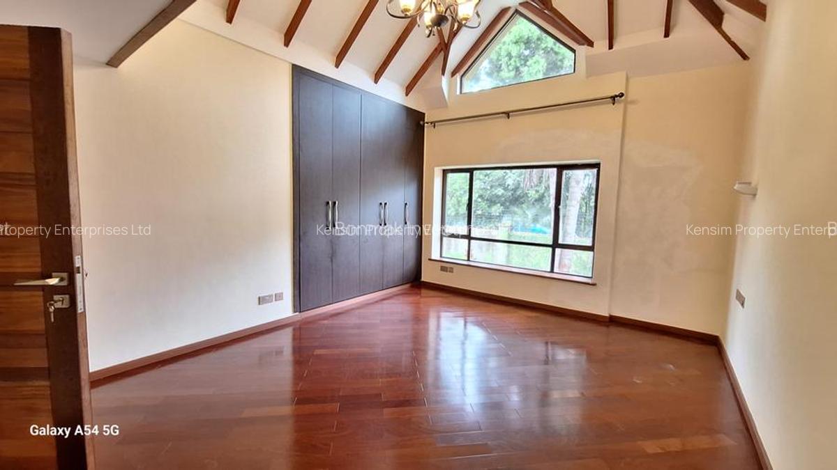 5 Bed Townhouse with En Suite in Lavington - 6