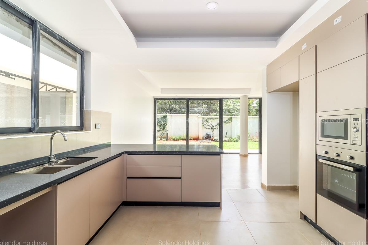 4 Bed Townhouse with En Suite in Lavington - 4