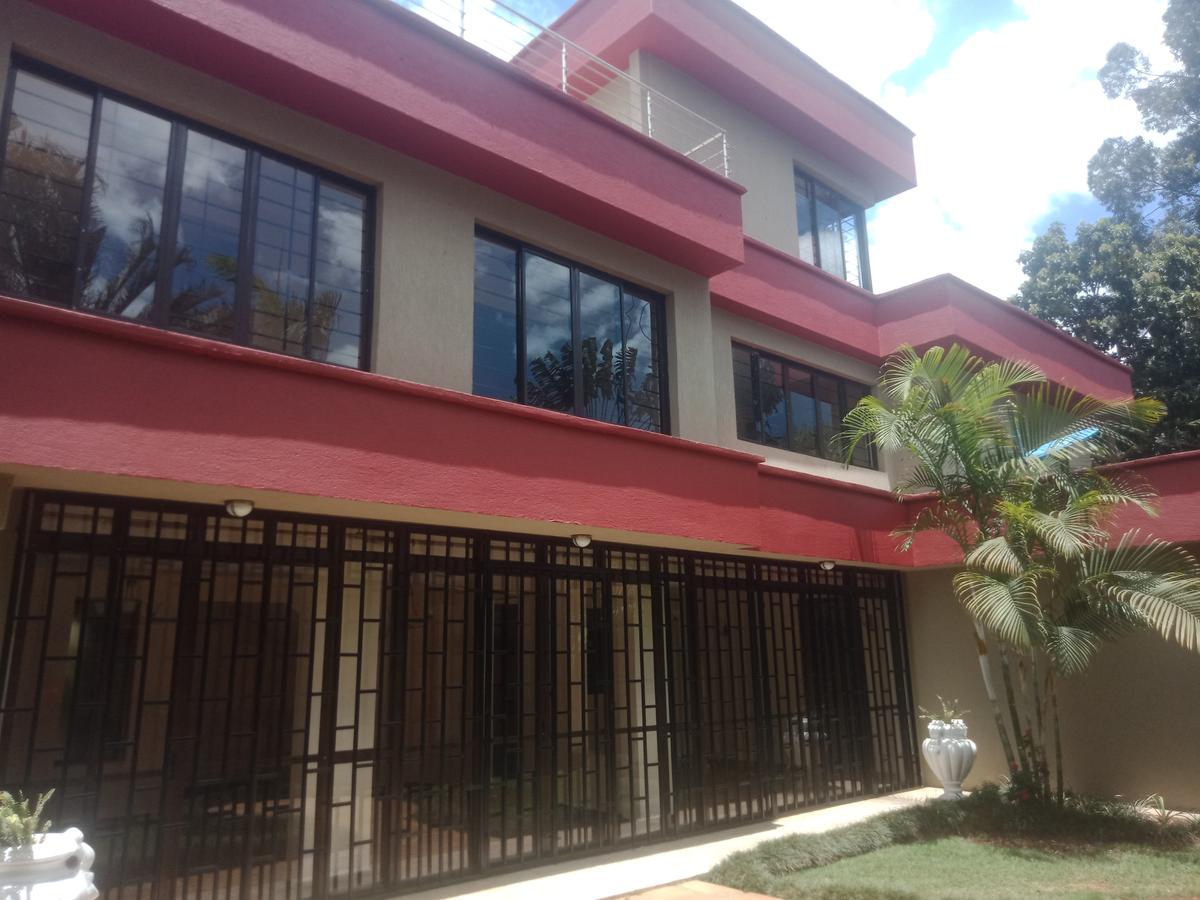 5 Bed Townhouse with En Suite in Lavington - 1