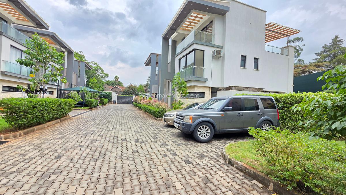 4 Bed Townhouse with En Suite at Lavington Green - 2