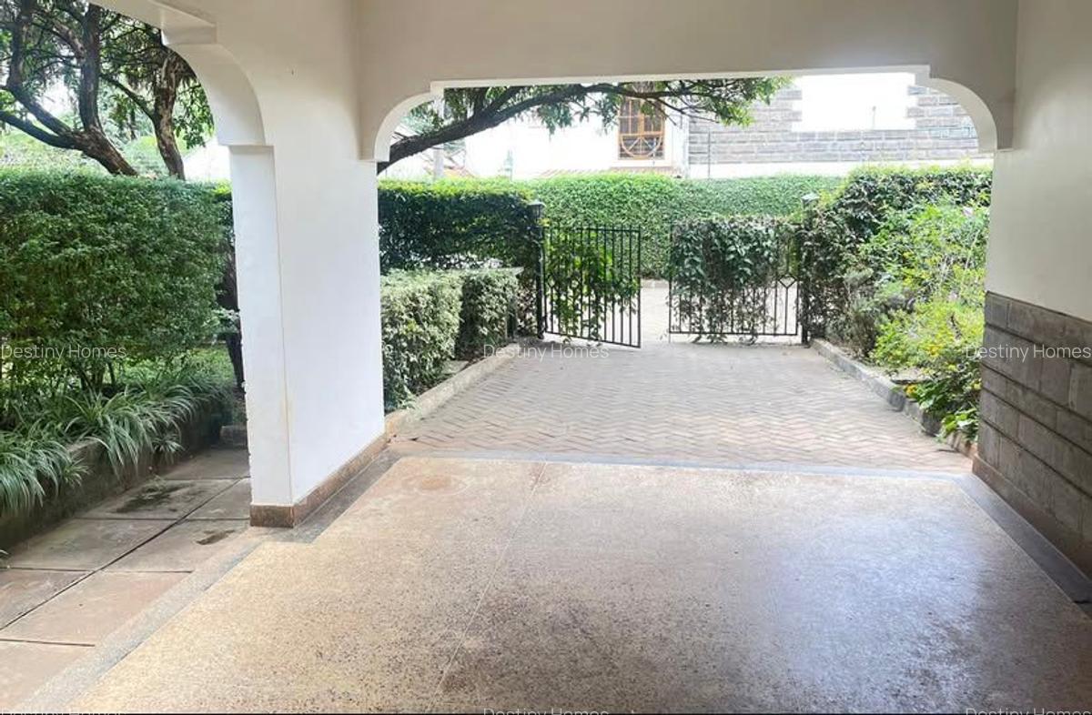 4 Bed Townhouse with En Suite in Lavington - 6
