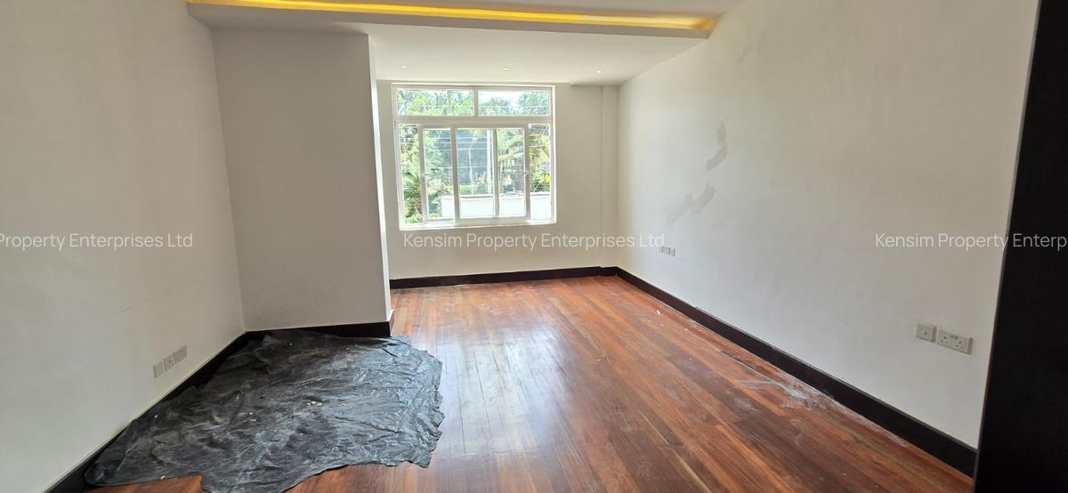 5 Bed House with En Suite in Runda - 19