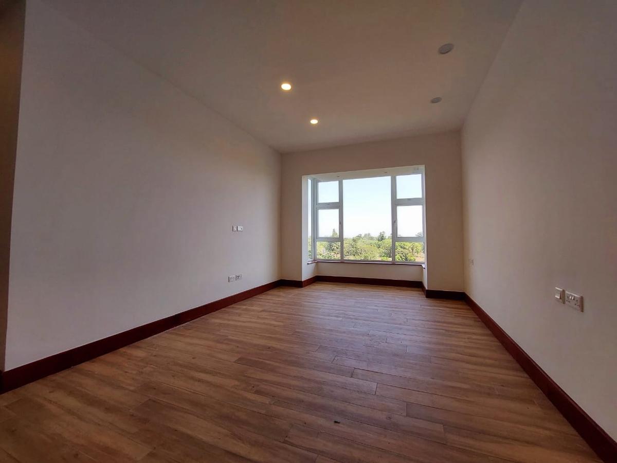 3 Bed Apartment with En Suite in Parklands - 9