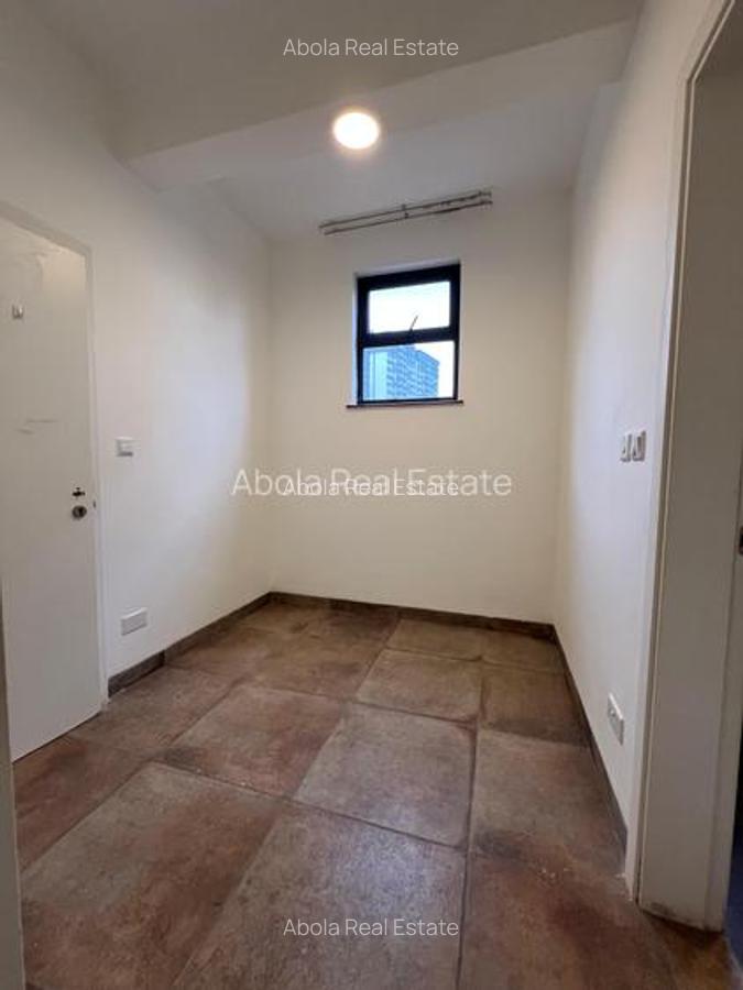 4 Bed Apartment with En Suite in Riverside - 17