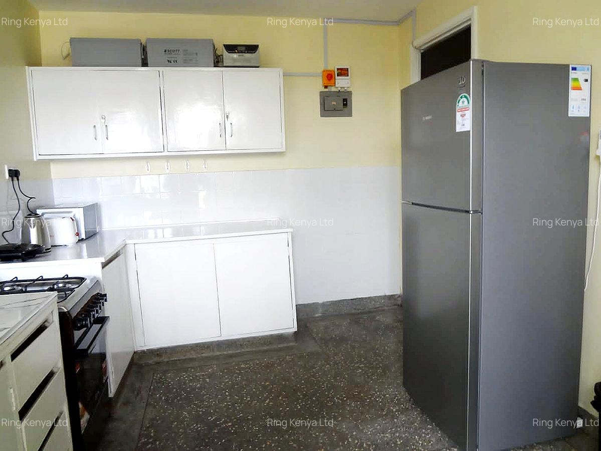 Furnished 3 Bed Apartment with En Suite at Woodley - 12