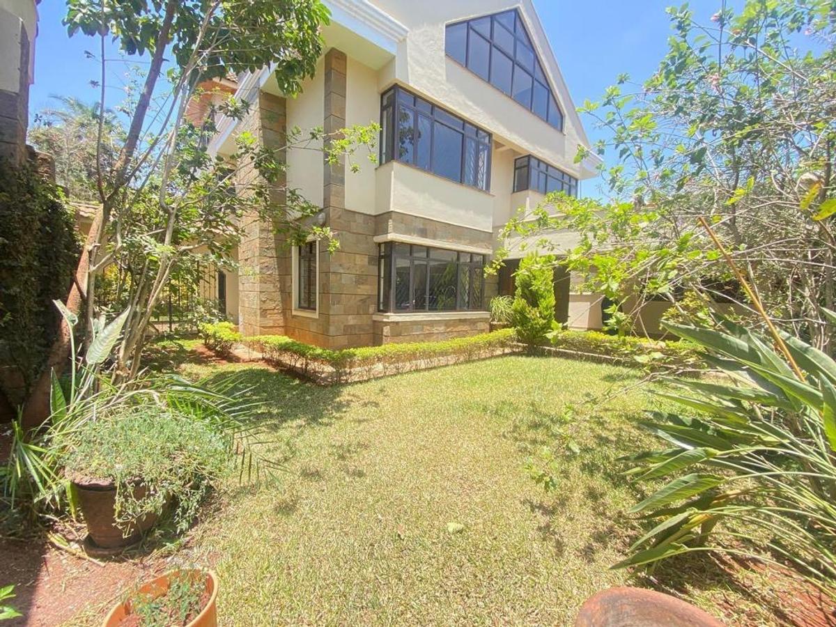 5 Bed Townhouse with En Suite in Lavington - 1