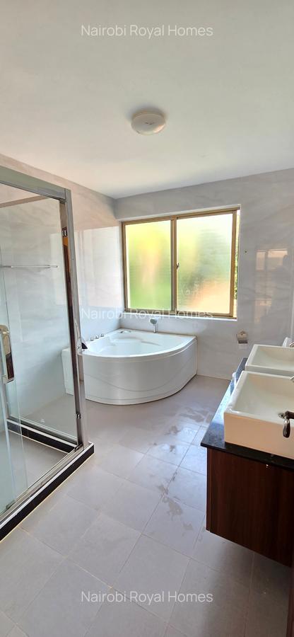 5 Bed Townhouse with En Suite at Lavington Green - 18