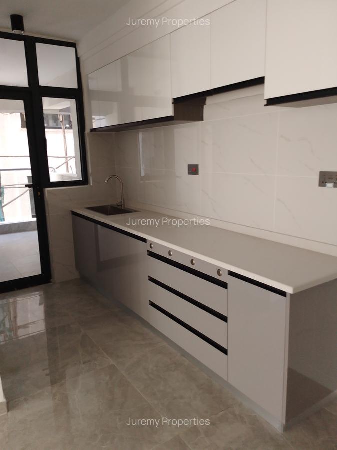 Serviced 2 Bed Apartment with En Suite in Kilimani - 9