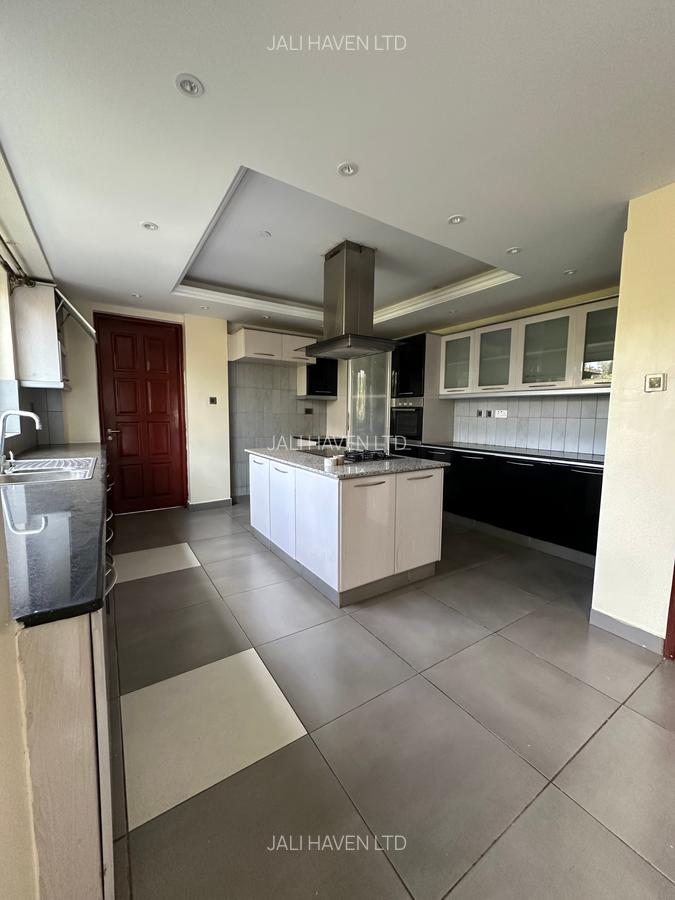 4 Bed Apartment with En Suite in Riverside - 6