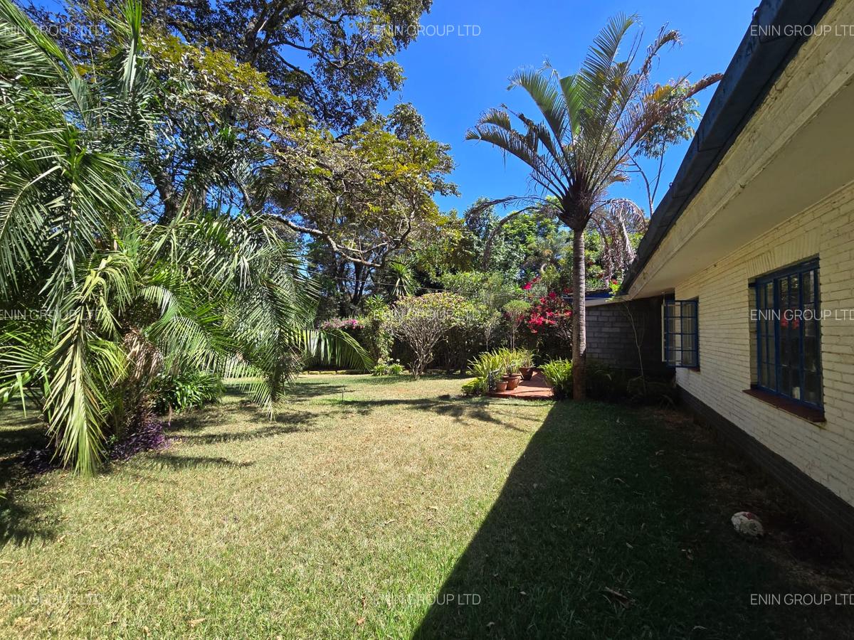 3 Bed House with En Suite at Lavington - 1