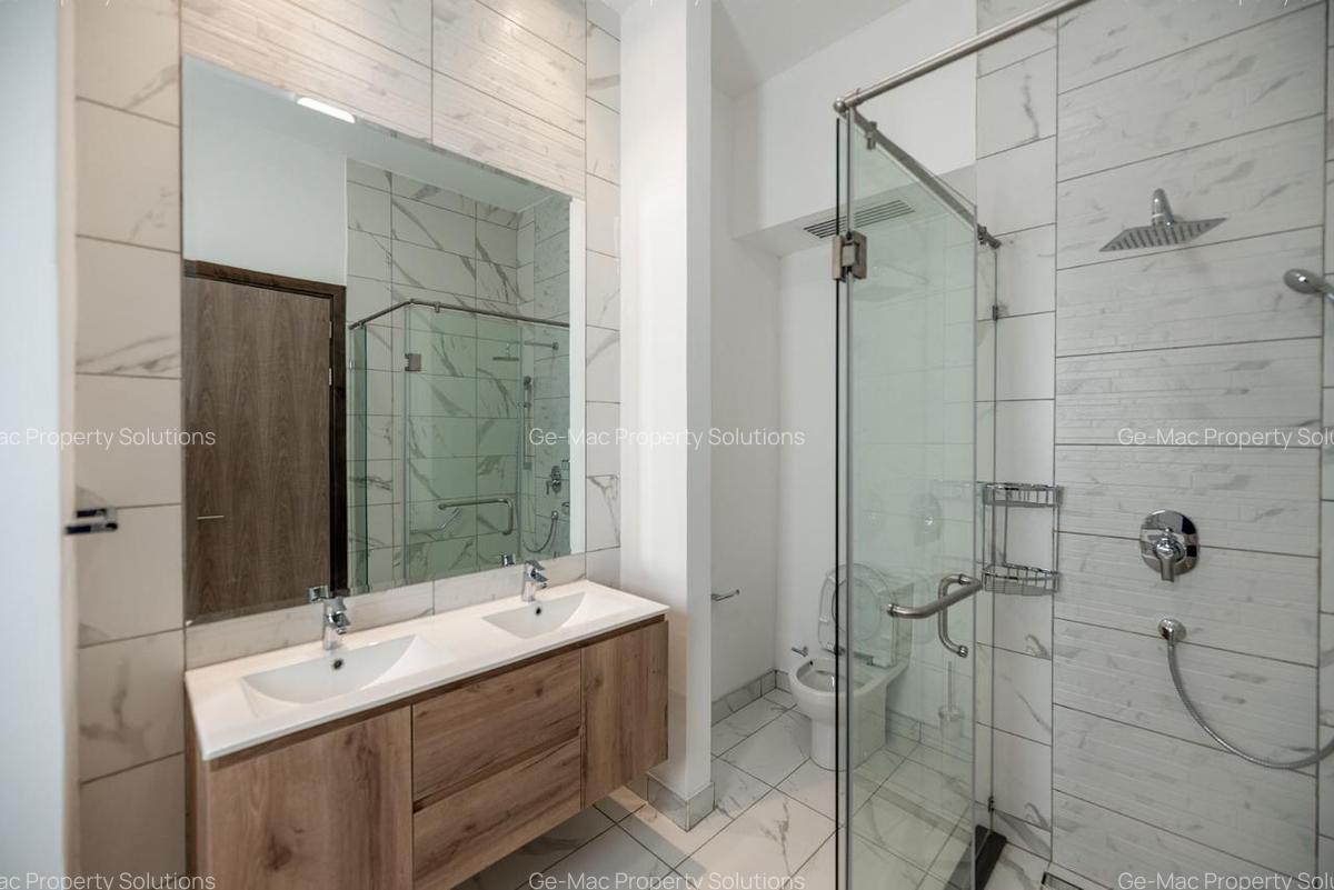 3 Bed Apartment with En Suite in Rosslyn - 15