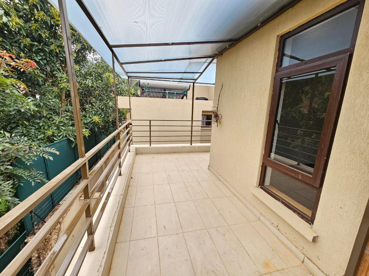 5 Bed House with En Suite in Lavington - 4