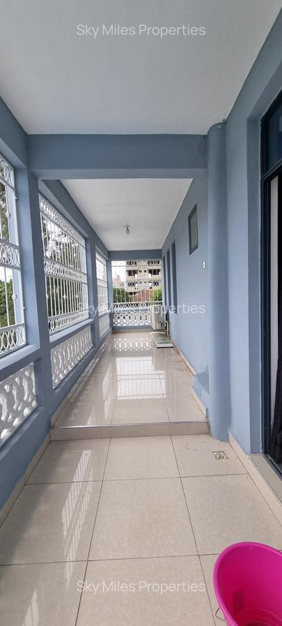 6 Bed House with En Suite at Braeburn - 14