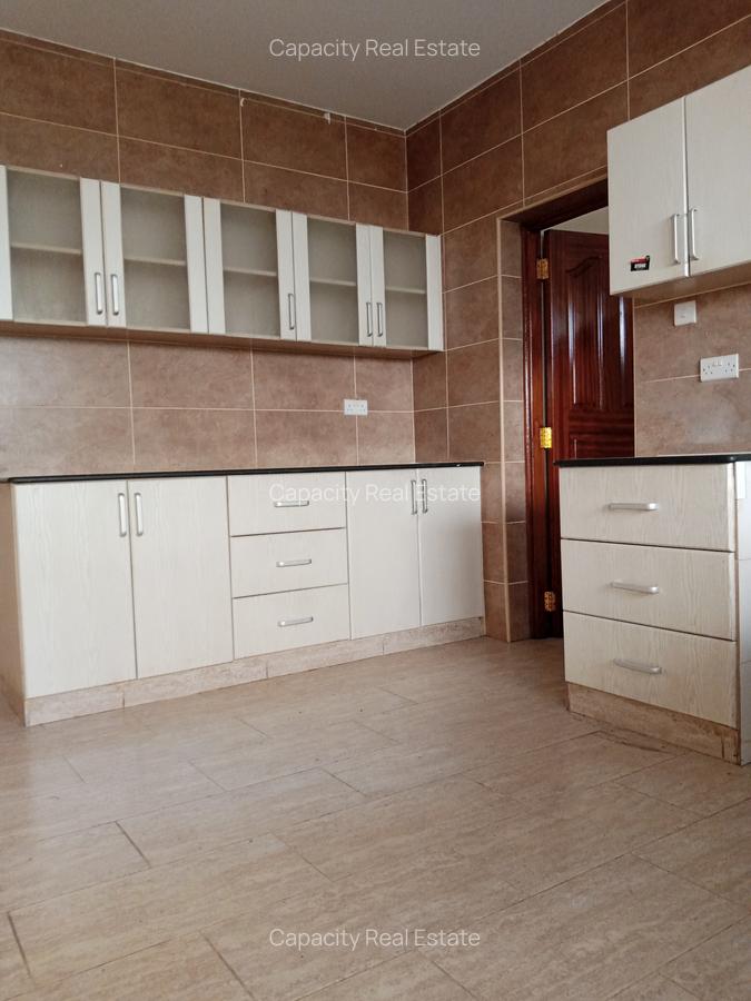 3 Bed Apartment with En Suite in Parklands - 5