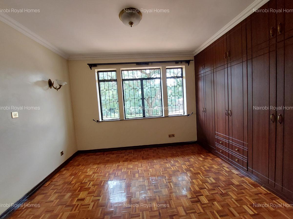 4 Bed House with En Suite at Acacia Drive - 20