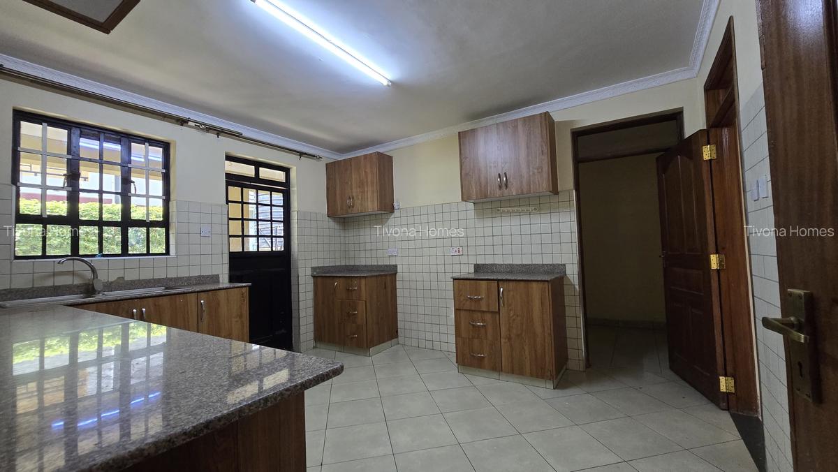 5 Bed House with En Suite in Garden Estate - 7