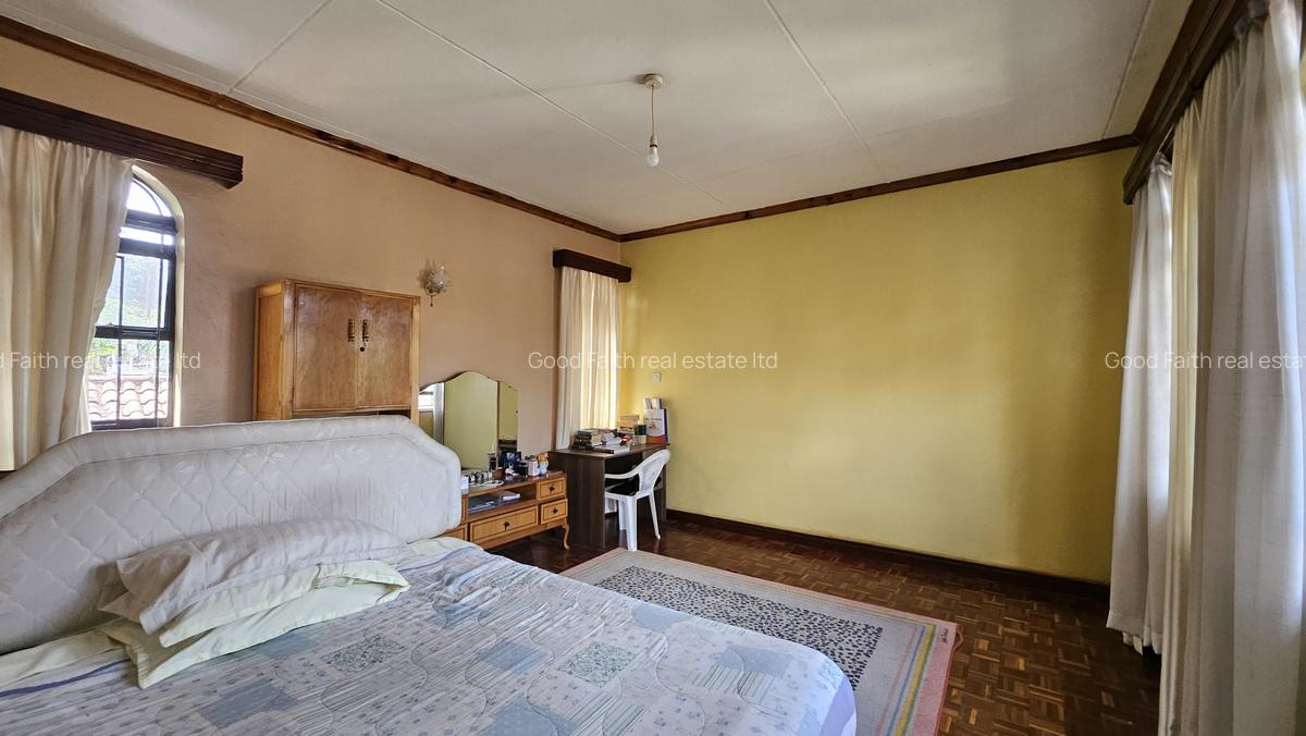 5 Bed House with En Suite in Runda - 19