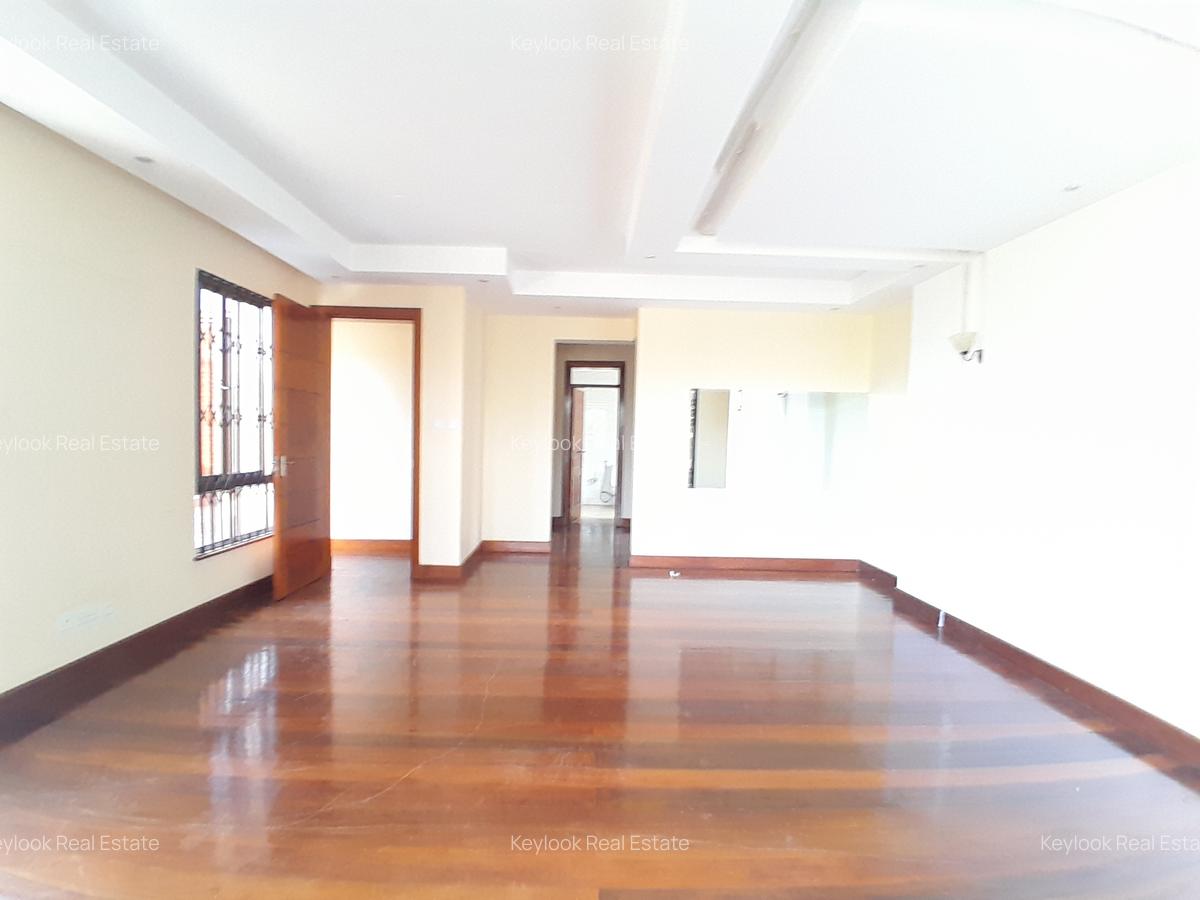 5 Bed Villa with En Suite at Lavington - 7
