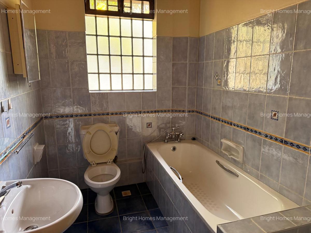 5 Bed House with En Suite in Nyari - 18