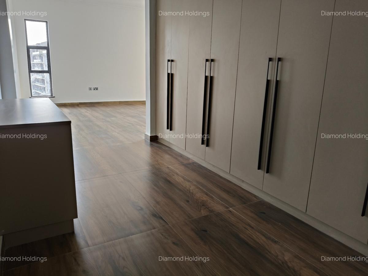 3 Bed Apartment with En Suite at Brookside - 13