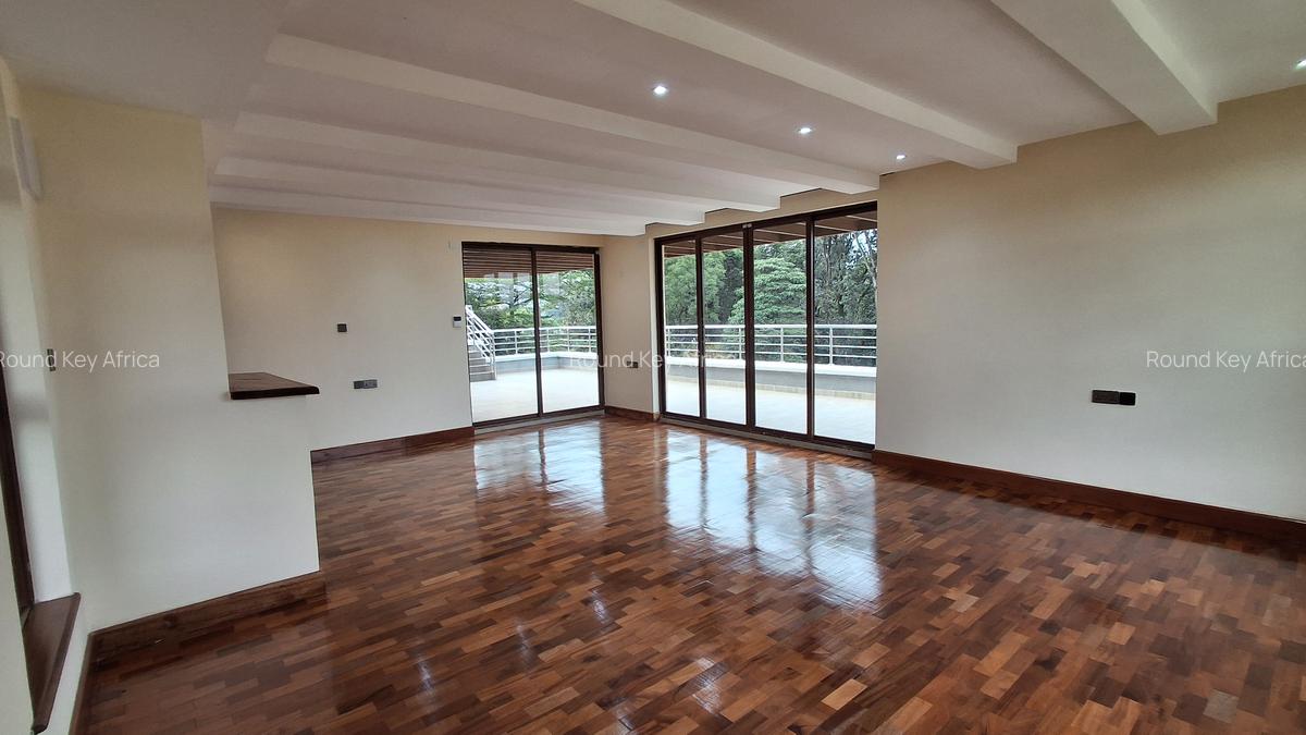 4 Bed House with En Suite at Rosslyn - 13