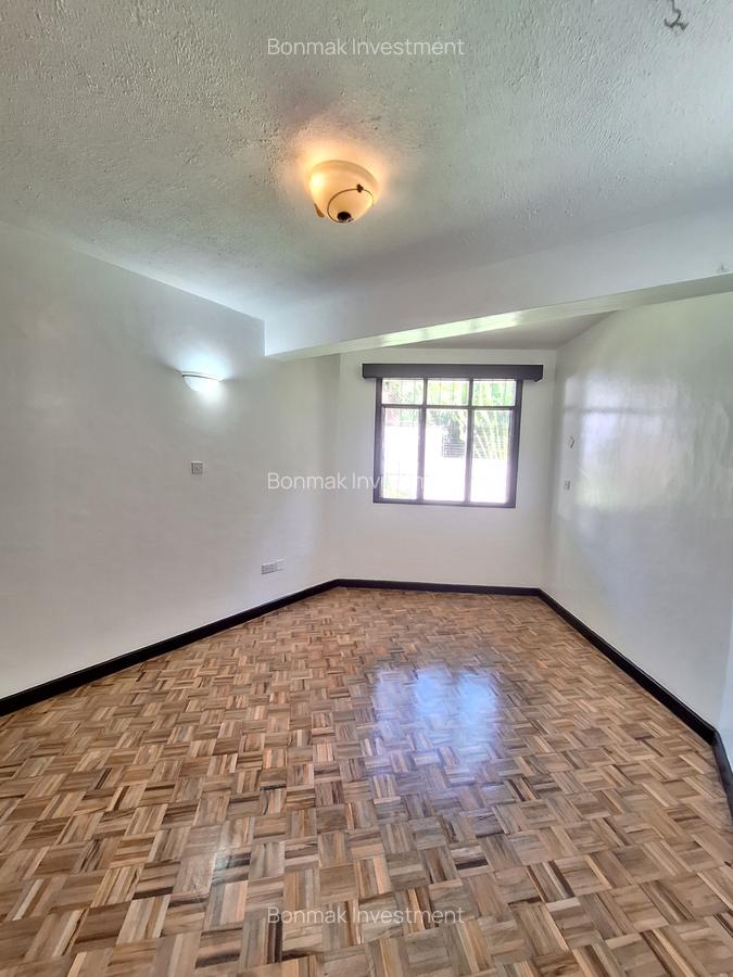 5 Bed House with En Suite at Whispers Avenue - 11