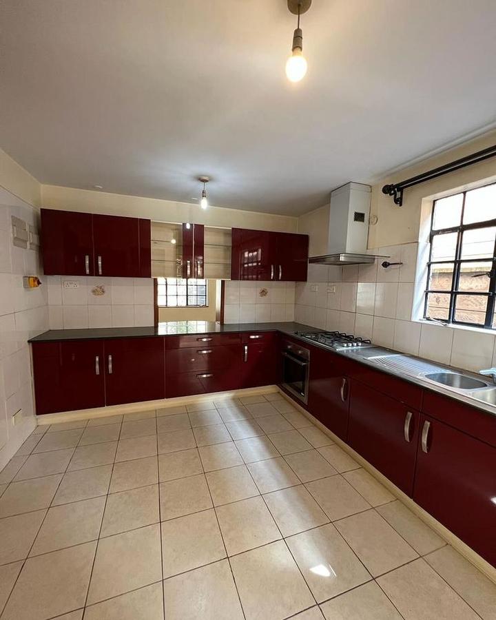 4 Bed Townhouse with En Suite in Lavington - 9