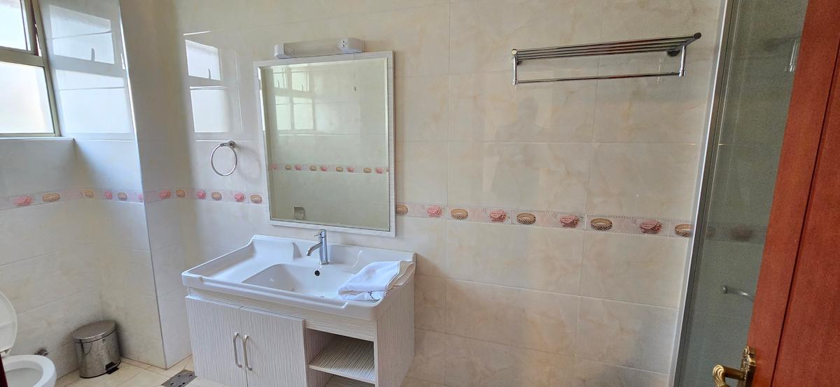 Serviced 3 Bed Apartment with En Suite at Hundreds Streets - 14