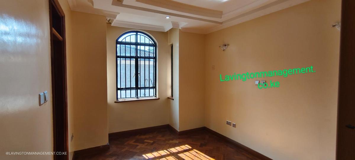 4 Bed House with En Suite at Lavington Green - 17