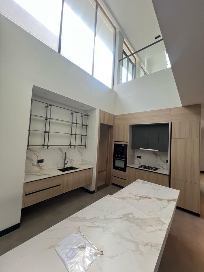 5 Bed Townhouse in Riverside - 3