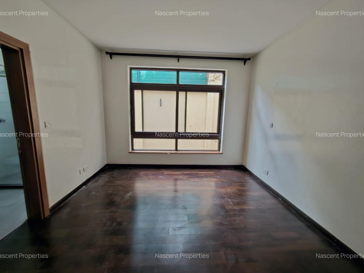 5 Bed Villa with En Suite in Lavington - 9