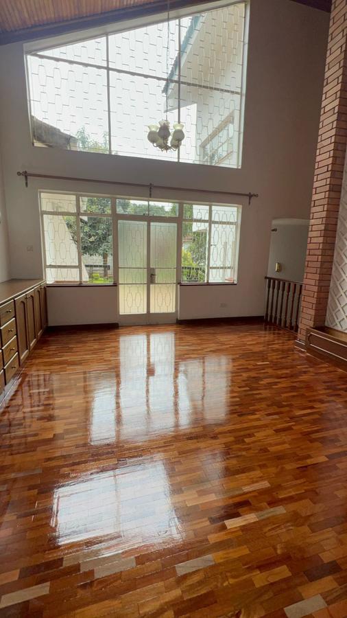 5 Bed House with En Suite in Runda - 3