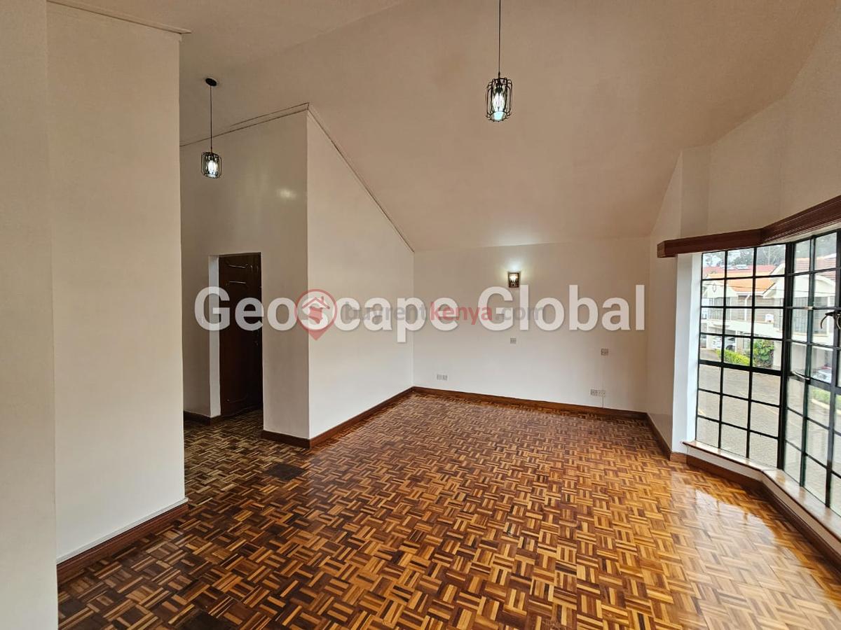 5 Bed House with En Suite in Spring Valley - 2
