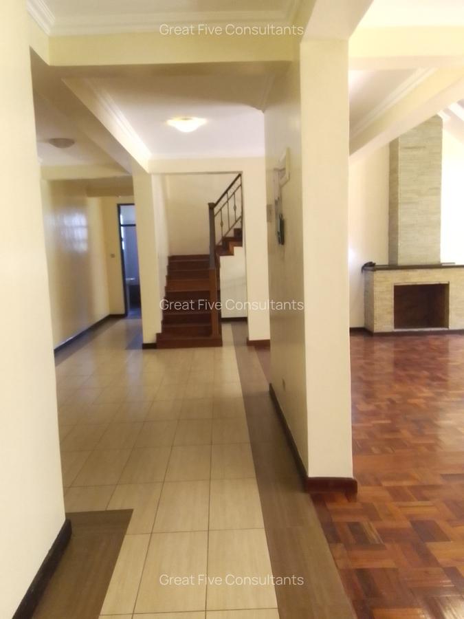 4 Bed Villa with En Suite in Rosslyn - 6