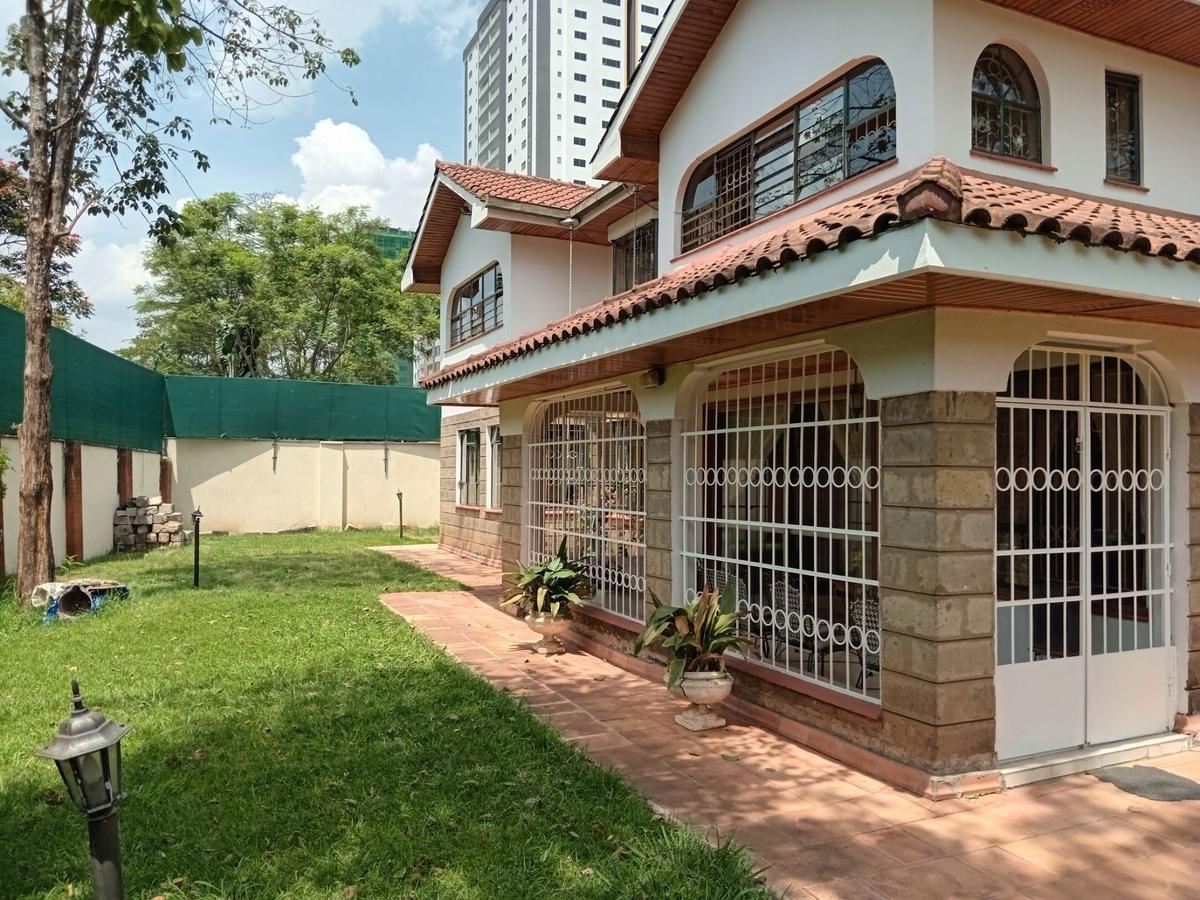 4 Bed House with En Suite in Lavington - 3