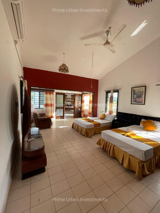 7 Bed Villa with En Suite in Mtwapa - 4