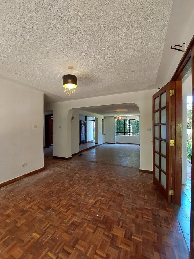 5 Bed Townhouse with En Suite in Lavington - 6