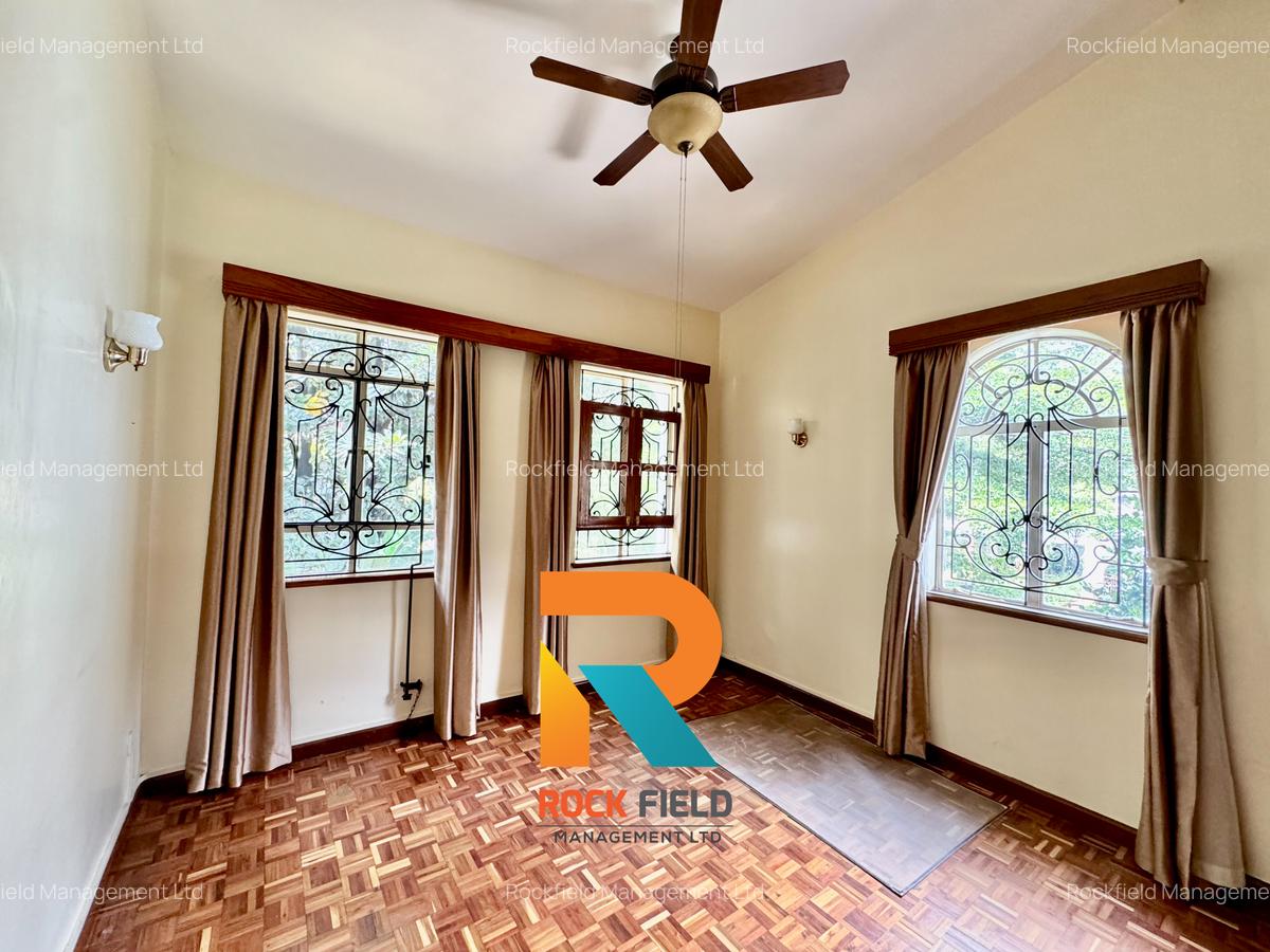 5 Bed House with En Suite in Parklands - 16