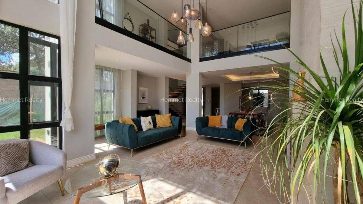 5 Bed Villa with En Suite in Runda - 1