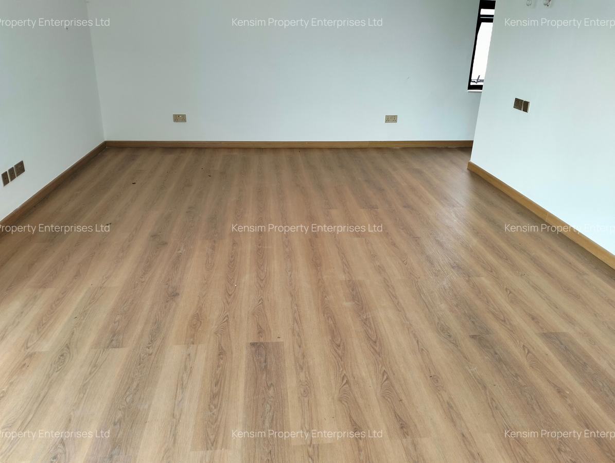 5 Bed Townhouse with En Suite in Lavington - 12