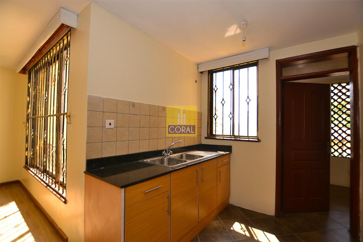 3 Bed Apartment with Lift in Kilimani - 5