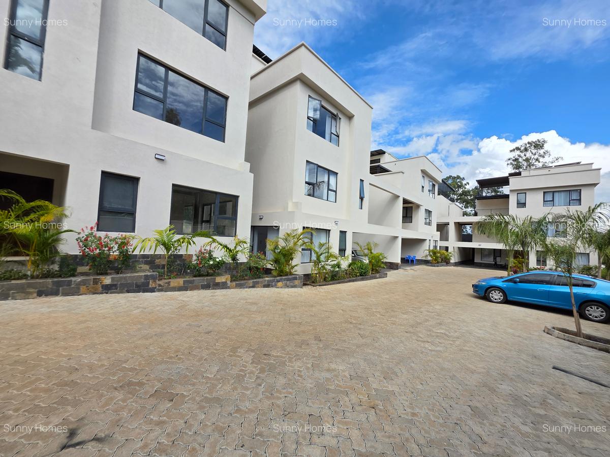 5 Bed Townhouse with En Suite at Lavington Green - 12